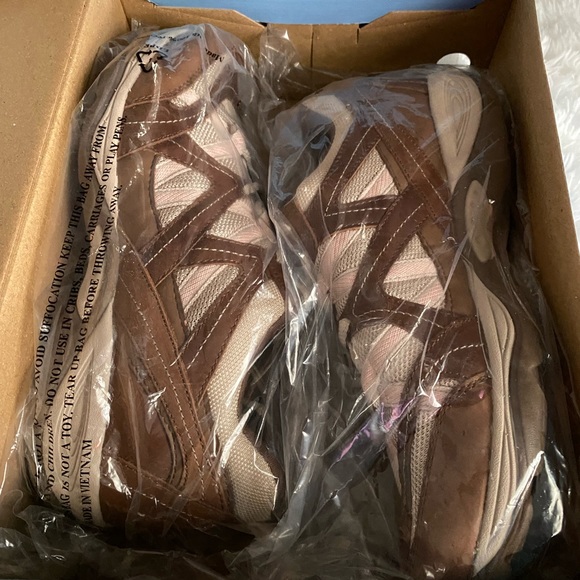 Easy Spirit Shoes - NEW Easy Spirit Exploremap